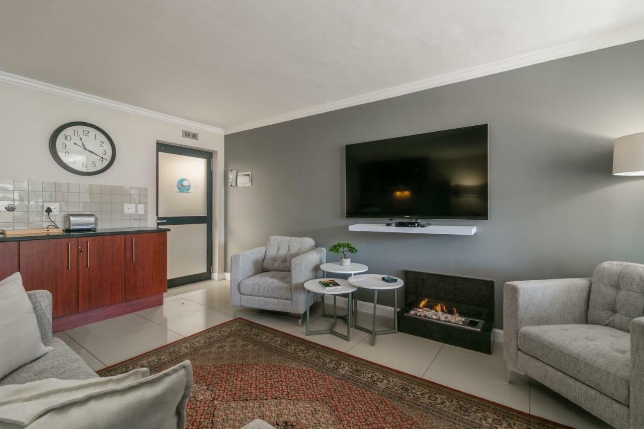 Blue Moon Apartments Κνύσνα Εξωτερικό φωτογραφία