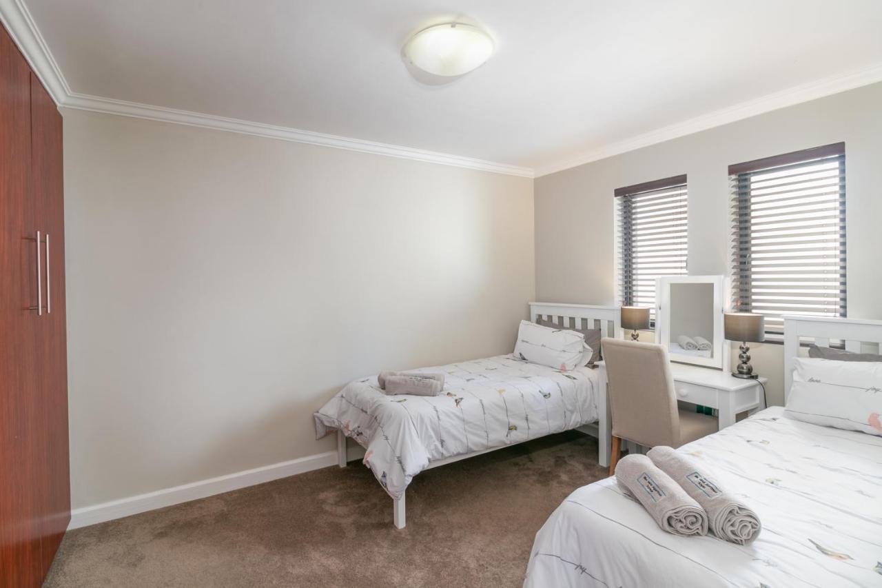 Blue Moon Apartments Κνύσνα Εξωτερικό φωτογραφία